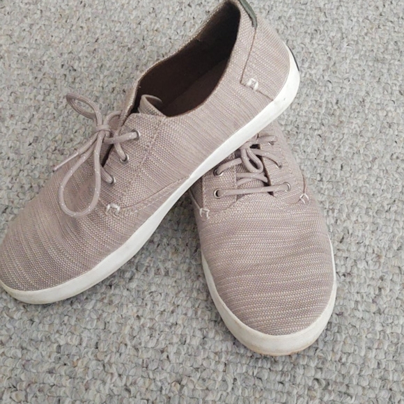 Shoes - Picture 2 of 6